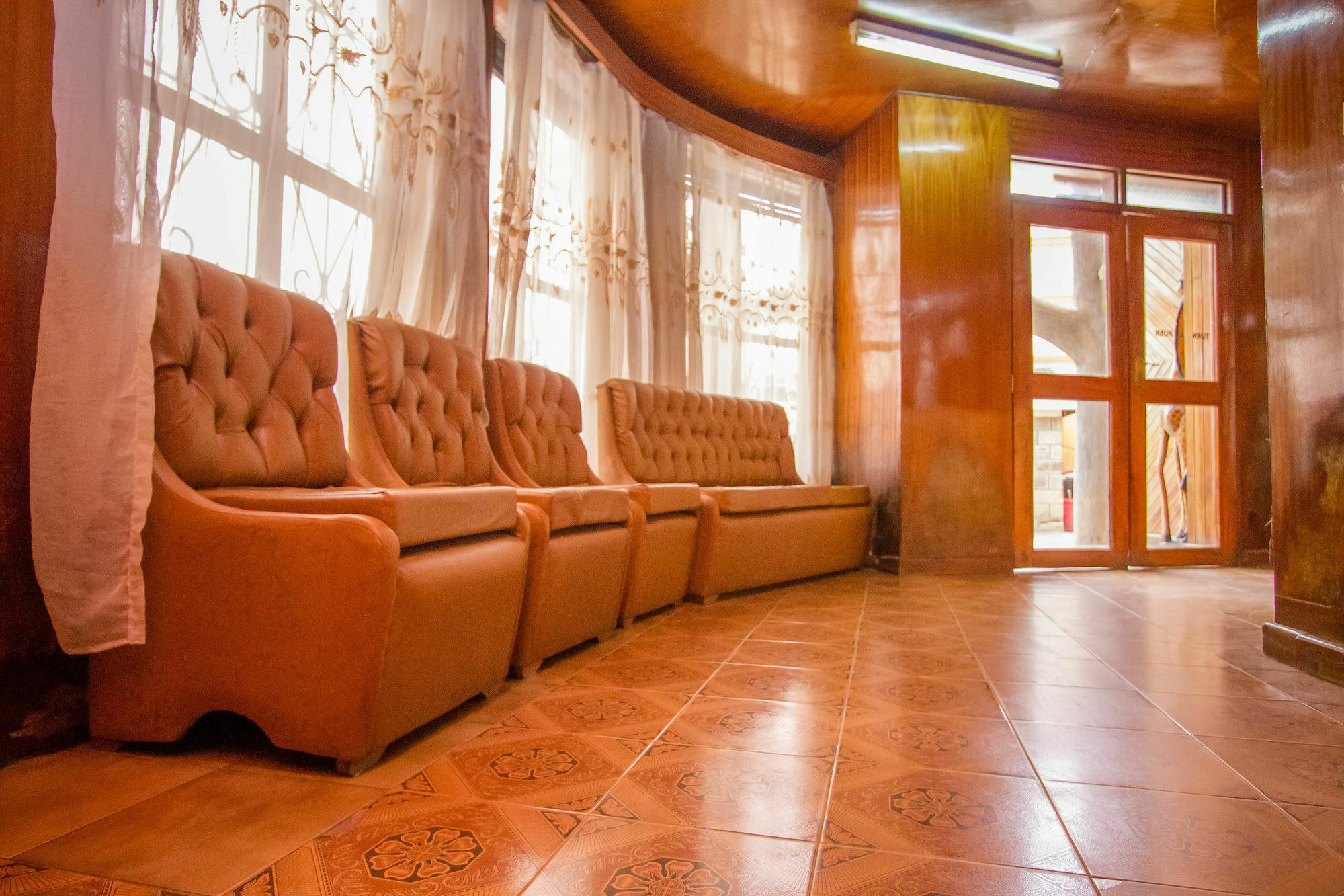 Hotel Genevieve Nakuru Exteriör bild