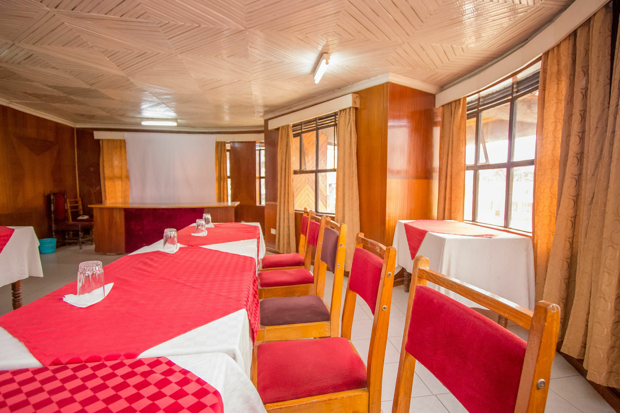 Hotel Genevieve Nakuru Exteriör bild